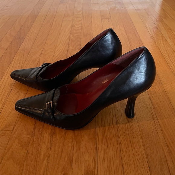 Nine West Size 8 Black leather pumps. - Picture 5 of 14